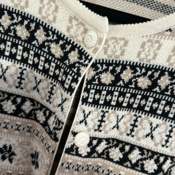 Talbots cardigan sweater and excellent used condition size medium - Picture 3 of 4